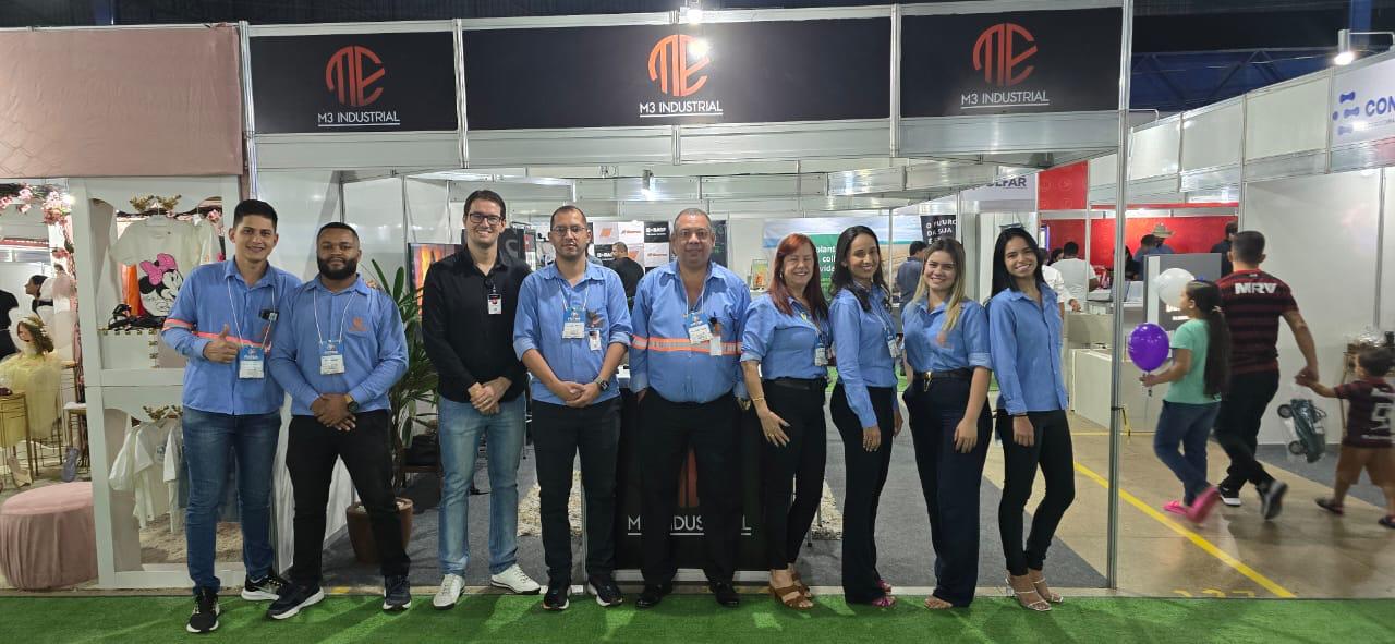 Equipe da M3 Industrial no estande da Feira de Óleo e Gás